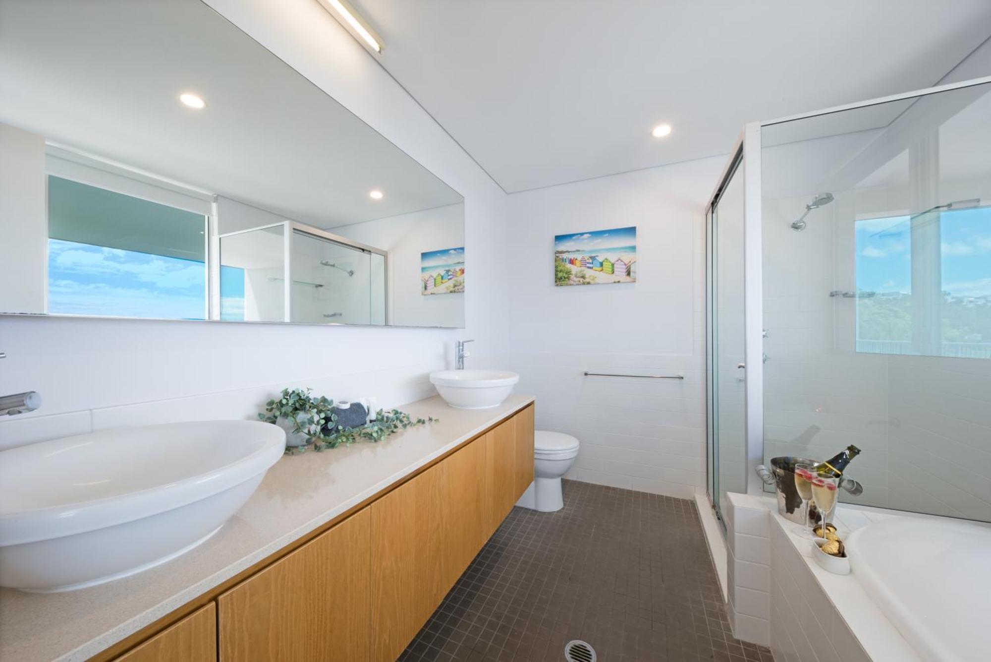 Sea Forever On Azure Seas - Airlie Beach Exterior photo